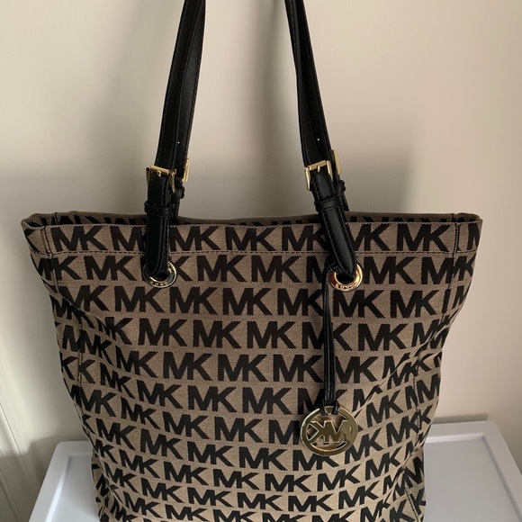 Michael Kors Handbags - Michael kors tote